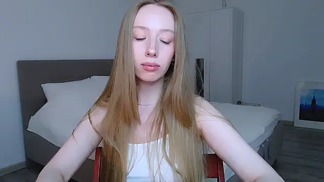 Luna insniity online show from 12/12/24, 02:59