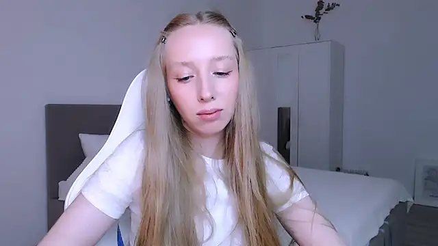 Luna insniity online show from 11/14/25, 08:18