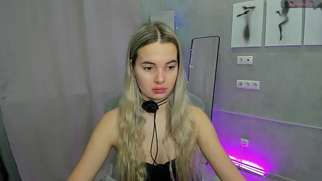 Snapshot of Donna_Evans chatting on 12/23/25, 12:08 Donna Evans online show from 12/23/25, 12:08