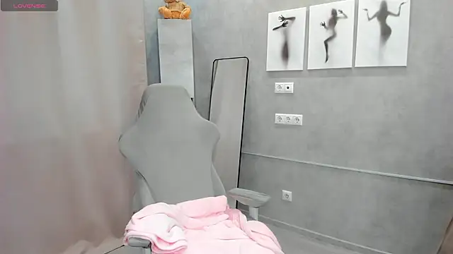 Snapshot of Donna_Evans chatting on 03/07/26, 12:07 Donna Evans online show from 03/07/26, 12:07