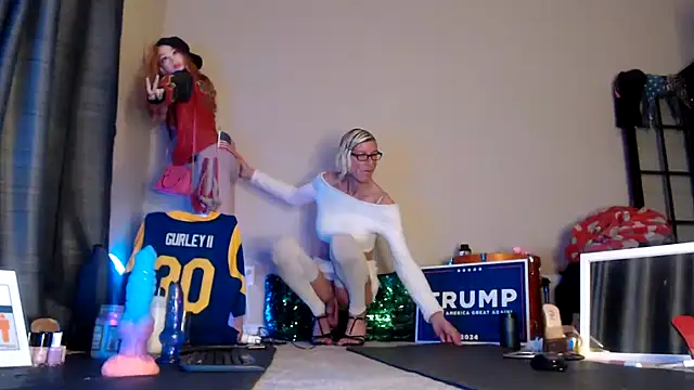 Snapshot of Taylorsexbot chatting on 12/23/24, 04:12 Taylorsexbot online show from 12/23/24, 04:12