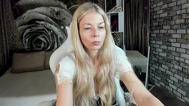 Eva Melow online show from 05/03/26, 01:17