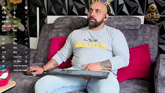 Snapshot of JD-69 chatting on 12/17/25, 05:30 JD-69 online show from 12/17/25, 05:30