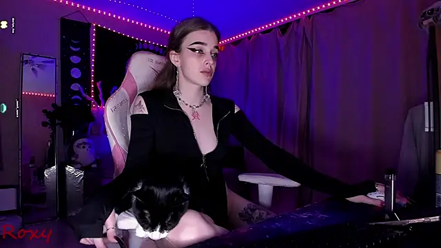 Snapshot of wet_dream_ chatting on 12/18/25, 07:42 wet dream online show from 12/18/25, 07:42