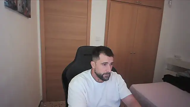 Snapshot of alex877x chatting on 11/20/25, 01:44 alex877x online show from 11/20/25, 01:44