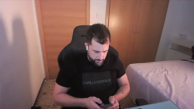 Snapshot of alex877x chatting on 11/29/25, 02:09 alex877x online show from 11/29/25, 02:09