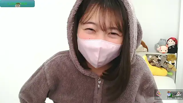 Snapshot of SUZU_ chatting on 12/27/24, 10:05 SUZU online show from 12/27/24, 10:05