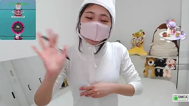 Snapshot of SUZU_ chatting on 01/01/25, 12:11 SUZU online show from 01/01/25, 12:11