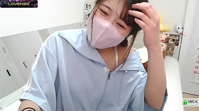 Snapshot of SUZU_ chatting on 01/18/25, 04:15 SUZU online show from 01/18/25, 04:15