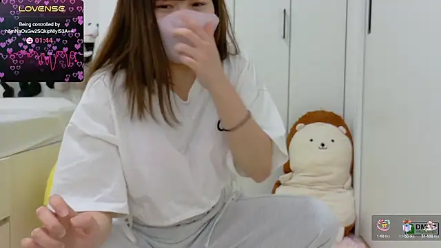 Snapshot of SUZU_ chatting on 02/24/25, 12:16 SUZU online show from 02/24/25, 12:16