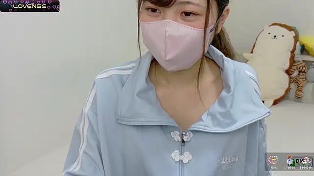Snapshot of SUZU_ chatting on 03/04/25, 01:38 SUZU online show from 03/04/25, 01:38
