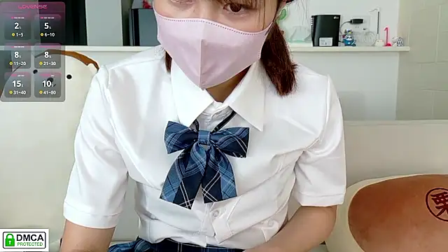 Snapshot of SUZU_ chatting on 09/17/25, 03:19 SUZU online show from 09/17/25, 03:19