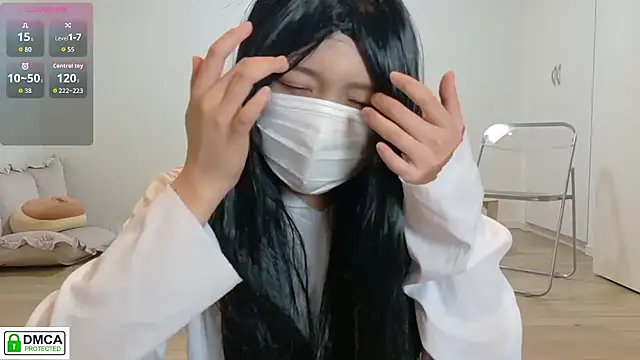 Snapshot of SUZU_ chatting on 10/19/25, 01:12 SUZU online show from 10/19/25, 01:12