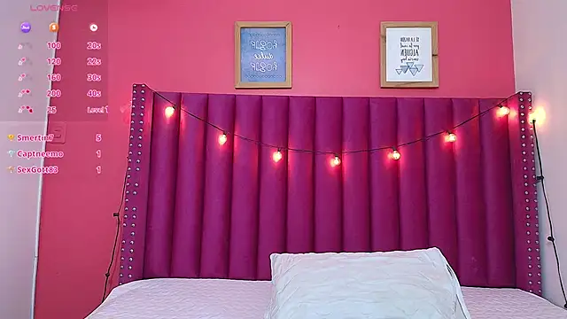 Snapshot of littlee_emilyy_ chatting on 01/23/25, 03:05 littlee emilyy  online show from 01/23/25, 03:05