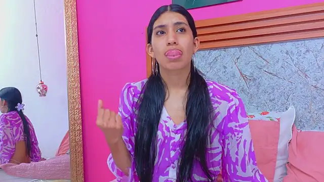 littlee emilyy  online show from 04/29/26, 05:30
