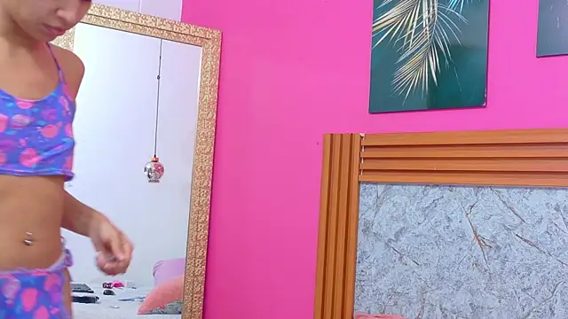 littlee emilyy  online show from 05/07/26, 12:54