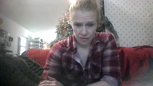 Snapshot of lisamatty4601 chatting on 12/28/24, 10:55 lisamatty4601 online show from 12/28/24, 10:55