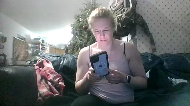 Snapshot of lisamatty4601 chatting on 01/05/25, 12:31 lisamatty4601 online show from 01/05/25, 12:31