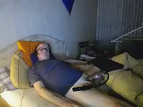 Snapshot of HornyRalfi55 chatting on 03/13/25, 10:43 HornyRalfi55 online show from 03/13/25, 10:43