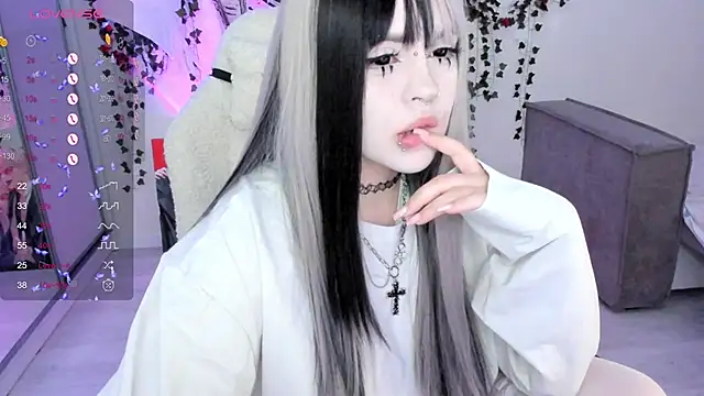 SelenaCute online show from 11/09/25, 04:44