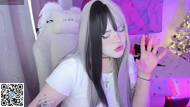 SelenaCute online show from 01/06/26, 07:56