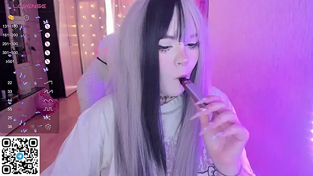 SelenaCute online show from 03/12/26, 06:08