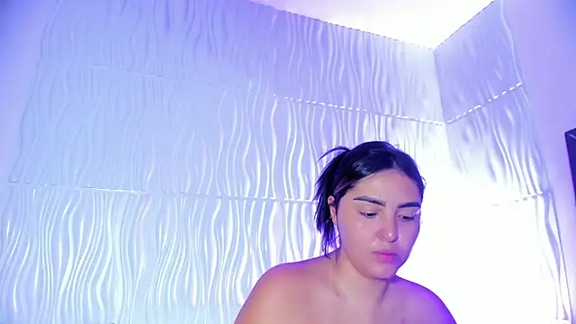 Snapshot of Abby__colins chatting on 01/16/26, 04:33 Abby colins online show from 01/16/26, 04:33