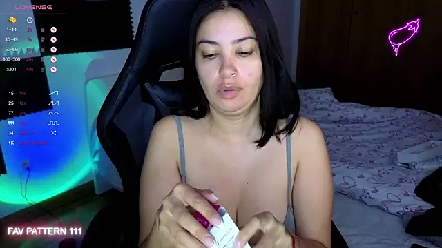 Snapshot of AnnaQueen chatting on 05/08/26, 02:17 AnnaQueen online show from 05/08/26, 02:17
