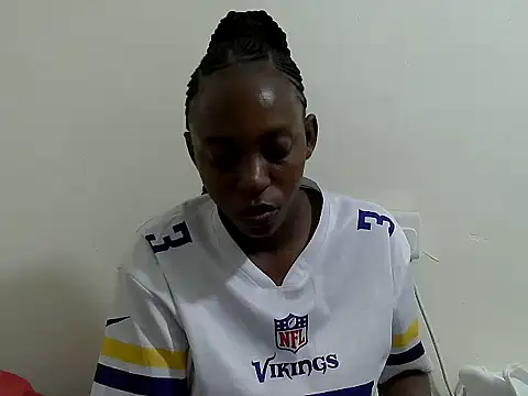 Snapshot of lizbela1 chatting on 10/17/25, 10:45 lizbela1 online show from 10/17/25, 10:45