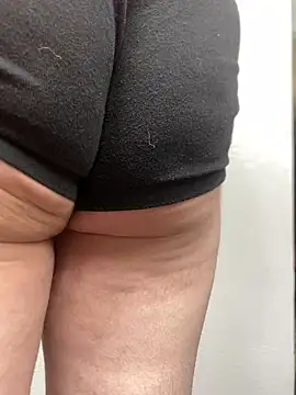 Snapshot of ft2022W chatting on 03/16/25, 06:55 ft2022W online show from 03/16/25, 06:55