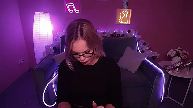 Snapshot of RikaRaily chatting on 01/17/25, 11:06 RikaRaily online show from 01/17/25, 11:06