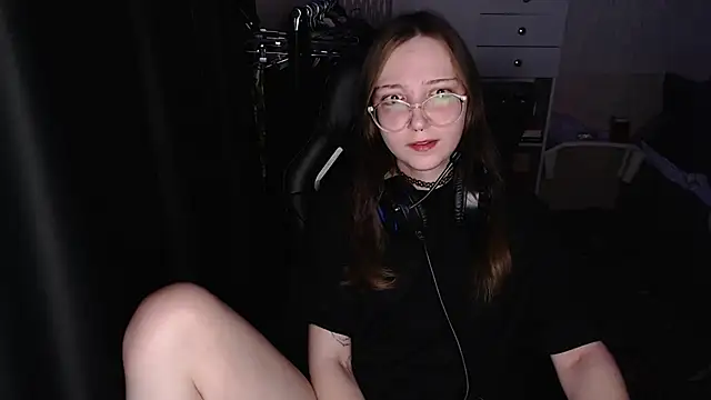 AmeliaKamishiro online show from 12/04/25, 01:48