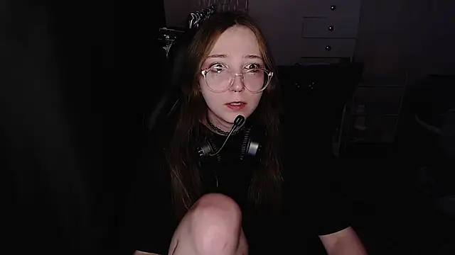 AmeliaKamishiro online show from 12/19/25, 02:57