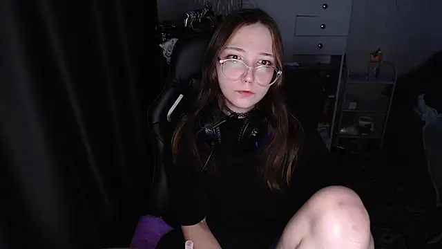 AmeliaKamishiro online show from 12/20/25, 04:25