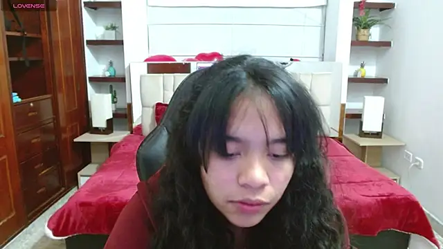 laureentt  online show from 02/11/25, 09:31