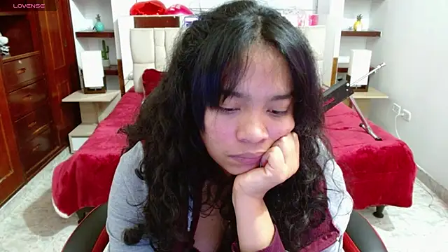 laureentt  online show from 02/18/25, 07:10