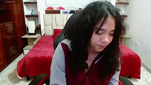 laureentt  online show from 02/27/25, 09:11