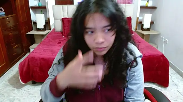 laureentt  online show from 03/07/25, 09:18