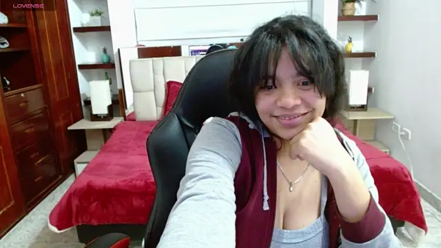 laureentt  online show from 03/17/25, 06:18