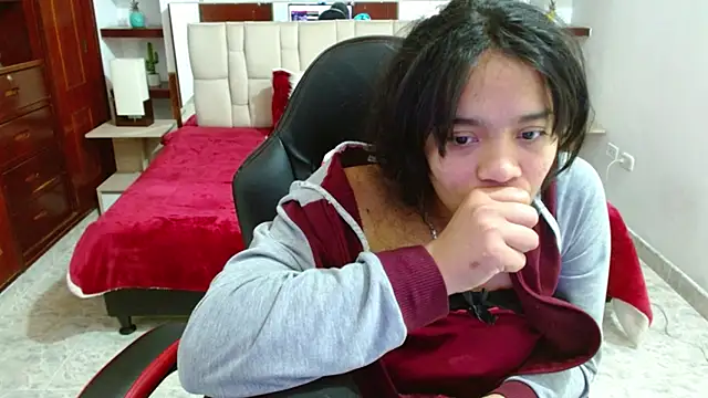 laureentt  online show from 03/19/25, 09:17