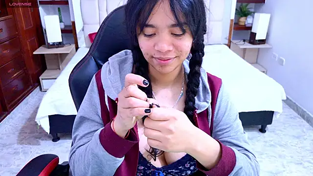 laureentt  online show from 09/09/25, 03:06