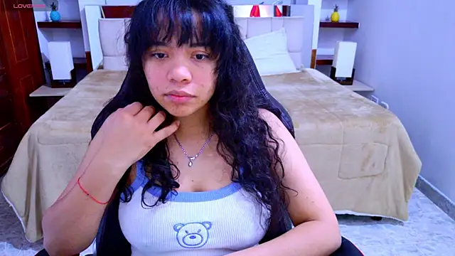 laureentt  online show from 10/04/25, 03:15