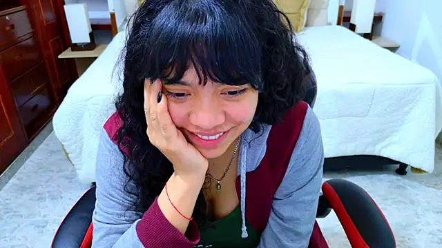 laureentt  online show from 12/17/25, 07:47