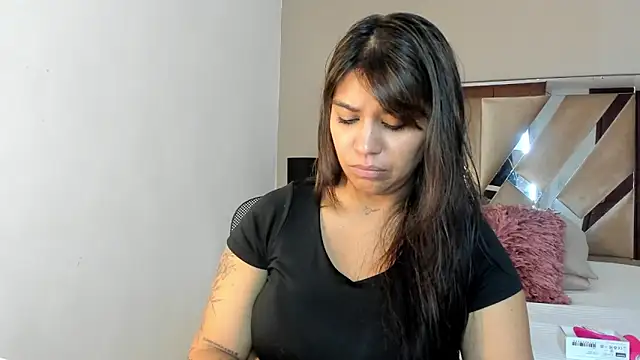 sharlott18 online show from 12/18/24, 09:14