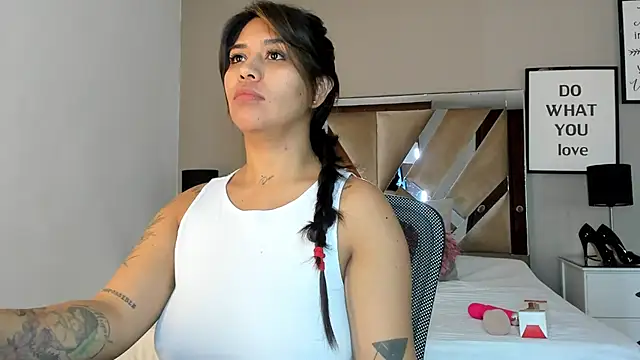 sharlott18 online show from 01/02/25, 12:03