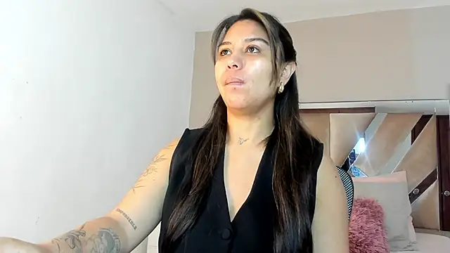 sharlott18 online show from 01/10/25, 12:04