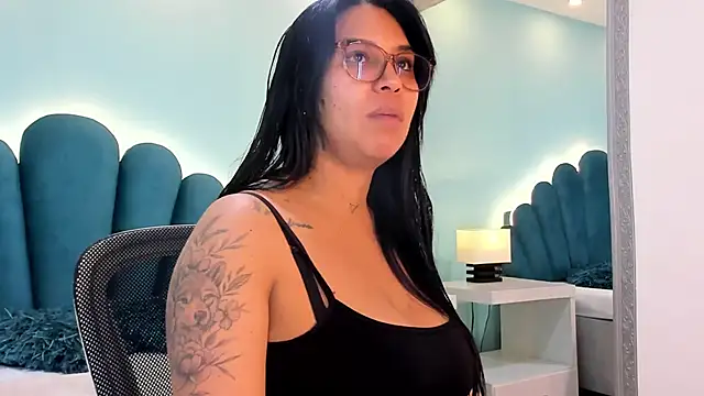 sharlott18 online show from 11/12/25, 01:55