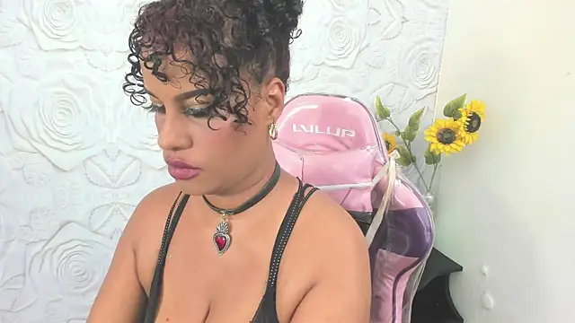 Snapshot of pamela_guzmaan chatting on 12/16/24, 06:38 pamela guzmaan online show from 12/16/24, 06:38