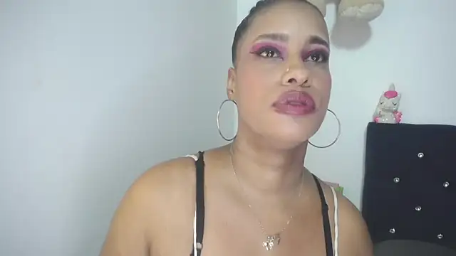 Snapshot of pamela_guzmaan chatting on 09/20/25, 07:48 pamela guzmaan online show from 09/20/25, 07:48