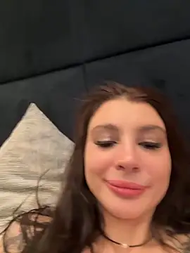 Snapshot of Ashley-Urban chatting on 01/14/25, 10:02 Ashley-Urban online show from 01/14/25, 10:02